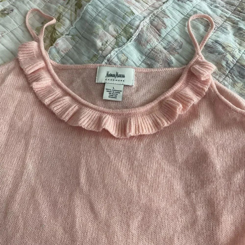 *Neiman Marcus* Sz L Pink 💯 Cashmere Ruffle Knit Cami Top EUC